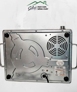 Mặt sau của bếp hồng ngoại LONG LI HY-T2404 với quạt tản nhiệt và chân đế chắc chắn