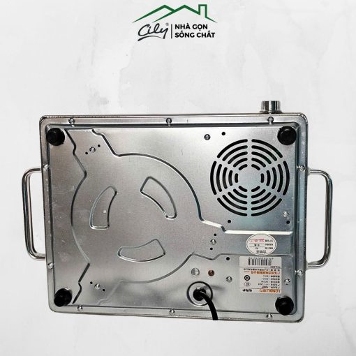 Mặt sau của bếp hồng ngoại LONG LI HY-T2404 với quạt tản nhiệt và chân đế chắc chắn